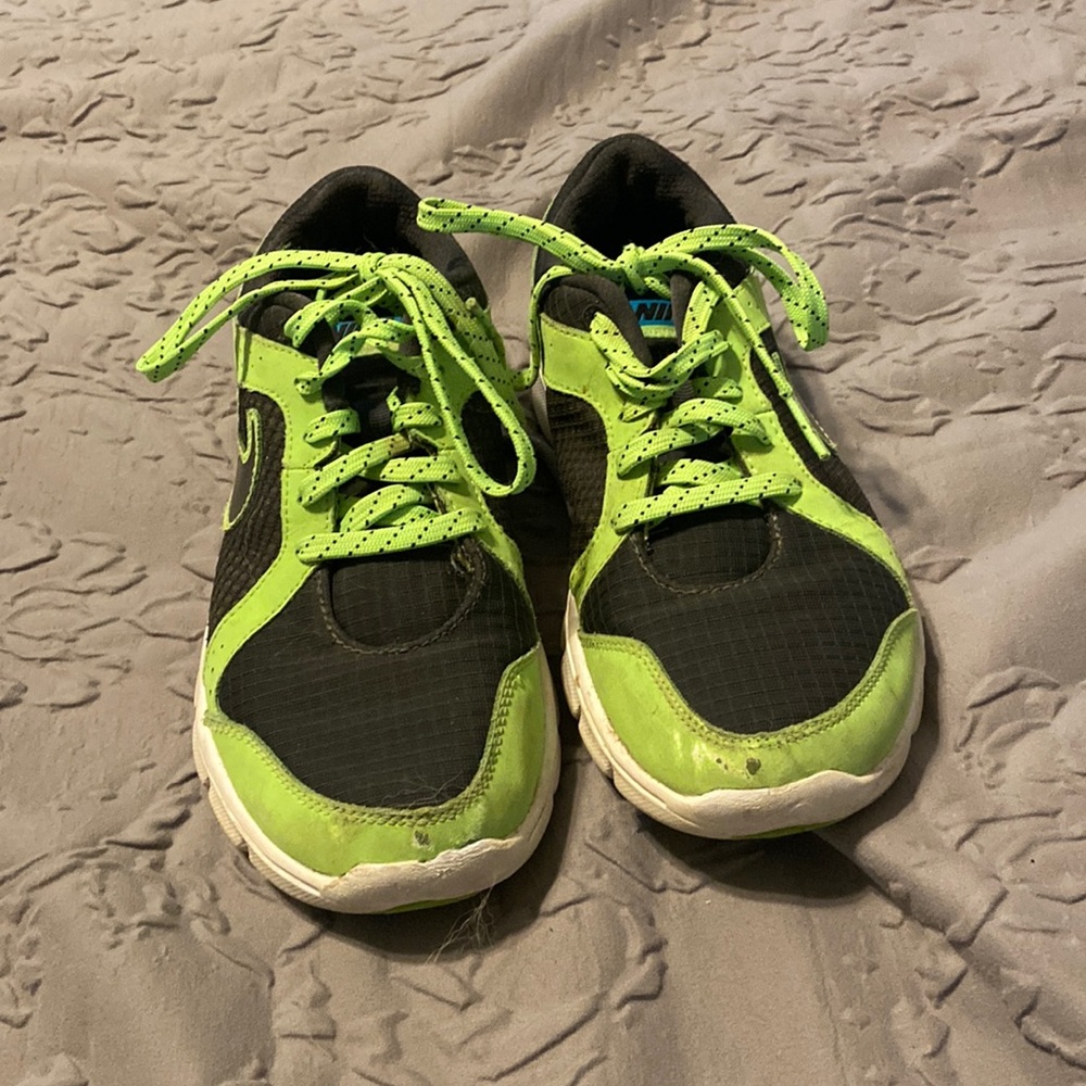 Nike tennis shoes
